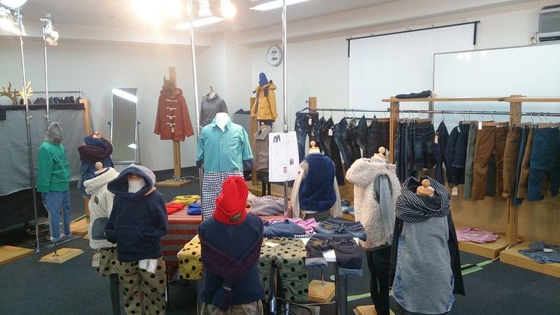 展示会の様子 - SMG/ 四ツ橋・近商ビル 【アイドル特典会プラン】SMG貸し会議室近商ビル7階B室の室内の写真