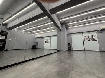 neon dance studio  ダンス用レンタルスタジオ の室内の写真