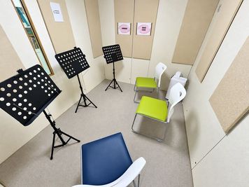東京若音｜YAMAHA防音室・会議・学習室 東京若音｜防音音楽・会議スペースの室内の写真
