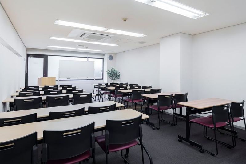 烏丸御池駅3分　最大36名収容 - ビズスペース貸会議室 京都三条ビル203 セミナー・研修・会議に最適の室内の写真