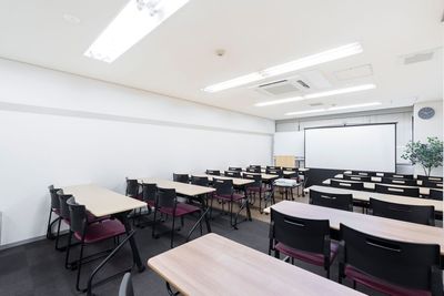 烏丸御池駅3分　最大36名収容 - ビズスペース貸会議室 京都三条ビル203 セミナー・研修・会議に最適の室内の写真