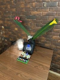 アロマディフューザーとアロマオイル完備です
bluetooth CDプレイヤー
アジアン造花の花瓶はソテツ、プルメリアの花、シャンティオーキッド、カラーリリー - のんびりサロン 五反田店の設備の写真