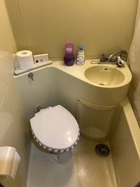 トイレ洗面所スペースには音姫、トイレ用消臭剤、ハンドソープを完備しています
音姫はセンサー式ですので手をかざすと音が流れます
 - のんびりサロン 五反田店の設備の写真