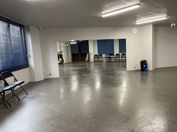 鏡前でのレッスン可能 - IN AND OUT 小倉スタジオ studio IN AND OUT  【多目的スペース】の室内の写真