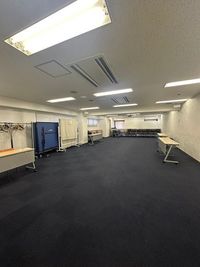 机&椅子を片付け、フラットな状態にしたイメージ画像です。立食イベントなどの参考にして下さい。レイアウト変更の準備/片付けは原則として利用者様負担となります。 - SMG/四ツ橋・サンワールドビル 【アイドル特典会プラン】SMG貸し会議室サンワールドビル1号室の室内の写真