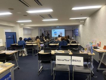 NovaPlus+（樂晴科技）様 展示会・説明会の様子 - SMG/四ツ橋・サンワールドビル 【アイドル特典会プラン】SMG貸し会議室サンワールドビル1号室の室内の写真