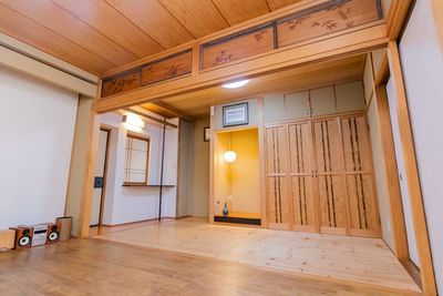 昭和の日本家屋をまるごと貸切。無垢フローリングの板の間の和室2間と日本庭園風の中庭で、和装コスプレも古民家風の撮影も。 - 千代田ヴィレッジ