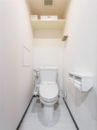 ウォシュレット付きのトイレです - レンタルスペースSAKURA大阪京橋 レンタルスペースSAKURA 大阪京橋の室内の写真