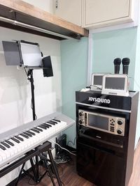 🎤 JOYSOUNDカラオケ完備！
歌唱練習・ボイトレ・ダンス×歌の練習にもおすすめ✨ - 新宿コンシェルジュ　レンタルスタジオ　STUDIO BUZZ 1stの設備の写真