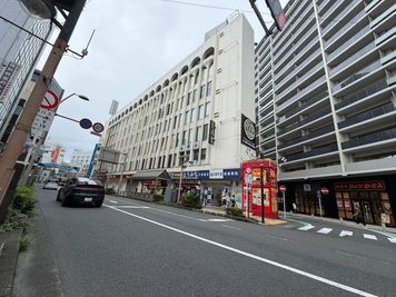 建物外観
白い建物の7階です！ - レンタルジム.EXEの外観の写真