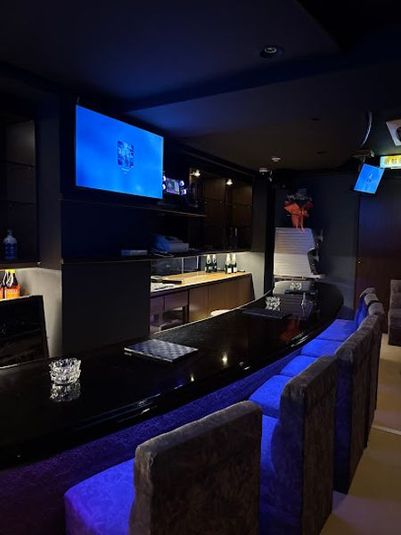 カラオケ付きバー空間 - BAR C