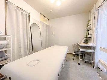 施術部屋 - レンタルサロンBIANCA大井町店の室内の写真
