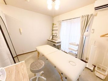 施術部屋 - レンタルサロンBIANCA大井町店の室内の写真