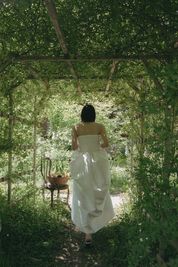 季節の草花と木々に囲まれた、二人のための小さな庭 - NOSTALGIE CLUB ノスタルジークラブ (NOSTALGIE CLUB)の入口の写真