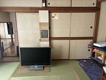 テレビはオプションです。 - 昭和古民家レンタルスペース「おむすびの家」 【２階和室】昭和古民家レンタルスペースの室内の写真
