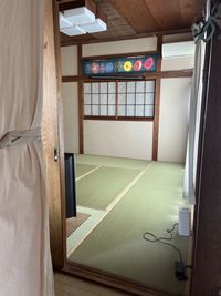 入り口からは遠い奥側のお部屋になります。 - 昭和古民家レンタルスペース「おむすびの家」 【２階和室】昭和古民家レンタルスペースの入口の写真