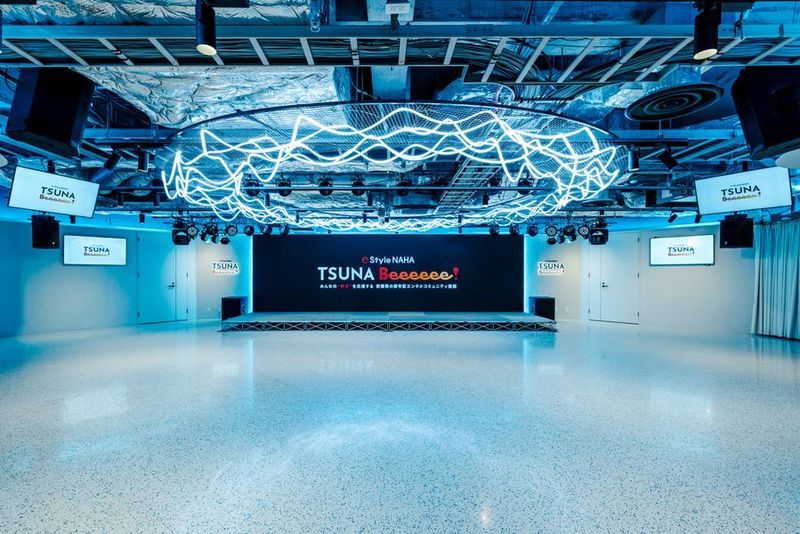 大型LEDビジョン完備のイベントスペース！ - eStyle NAHA TSUNABeeeee!（ﾂﾅﾋﾞｰ）の室内の写真
