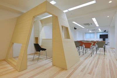BranchHubMSビル　子連れコワーキングKODOMOTO他 子ども連れOKのイベントスペース：KODOMOTO 1Fの室内の写真