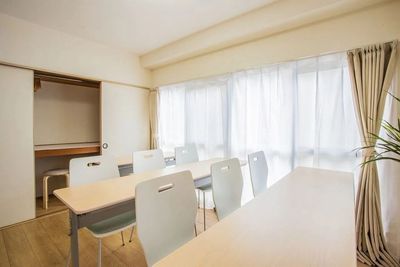 東新宿会議室の室内の写真
