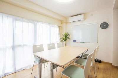 東新宿会議室の室内の写真