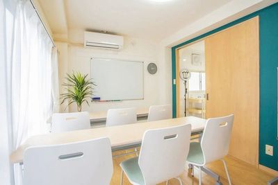 東新宿会議室の室内の写真