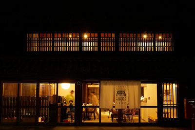 夜の結家はまた違った顔を見せてくれます。 - 結家 川越｜築130年古民家 結家-MUSUBIYA-の室内の写真