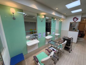 ヘアのセット面です。 - hair MRM | 町屋本店 【町屋駅5分✨】ヘア・エステ・整体・マッサージに【サロン利用】の室内の写真