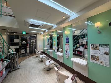 フロア１階です。 - hair MRM | 町屋本店 【町屋駅5分✨】ヘア・エステ・整体・マッサージに【サロン利用】の室内の写真