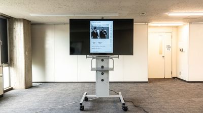 ６５インチモニター（正面）＊有料　＜撮影：熊倉次郎＞ - 建築家会館　本館 貸し会議室の設備の写真