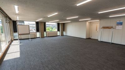 室内広々（８５㎡）　＜撮影：熊倉次郎＞ - 建築家会館　本館 貸し会議室の室内の写真