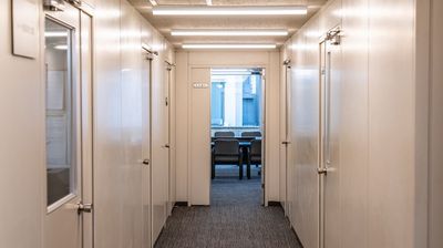 ３Ｆ大会議室入口　＜撮影：熊倉次郎＞ - 建築家会館　本館 貸し会議室のその他の写真