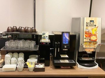room CAFE 十三店 十三駅徒歩2分 コワーキング＆カフェ room CAFE 十三店の設備の写真