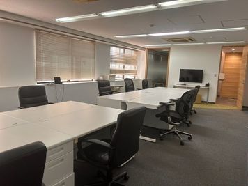 リンクセレクト会議室 名古屋丸の内 【丸の内駅1分】14名大会議室｜研修・セミナー・撮影｜Wi-Fiの室内の写真