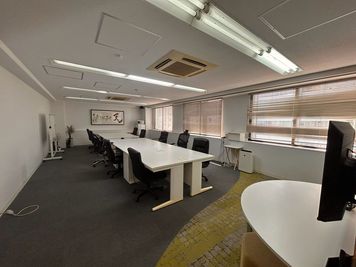 リンクセレクト会議室 名古屋丸の内 【丸の内駅1分】14名大会議室｜研修・セミナー・撮影｜Wi-Fiの室内の写真