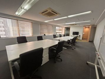 リンクセレクト会議室 名古屋丸の内 【丸の内駅1分】14名大会議室｜研修・セミナー・撮影｜Wi-Fiの室内の写真