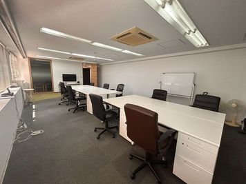 リンクセレクト会議室 名古屋丸の内 【丸の内駅1分】14名大会議室｜研修・セミナー・撮影｜Wi-Fiの室内の写真