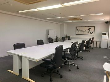 リンクセレクト会議室 名古屋丸の内 【丸の内駅1分】14名大会議室｜研修・セミナー・撮影｜Wi-Fiの室内の写真