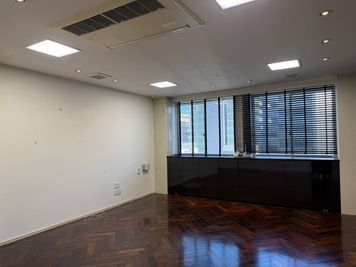 BranchHubMSビル　子連れコワーキングKODOMOTO他 KODOMOTO 5F エグゼクティブルームの室内の写真