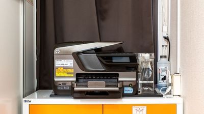 プリンター（A4のみ）も無料でお使い頂けます。用紙はご自身でご用意ください。 - 麻布十番ライズオフィス 麻布十番ライズオフィス　一人用個室【TS-R8】の設備の写真