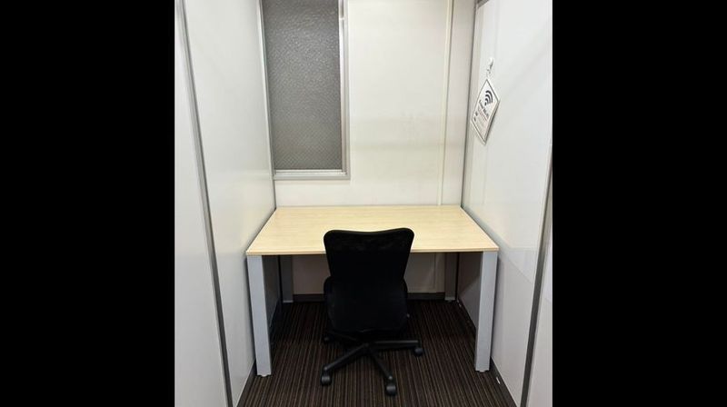 お一人様専用のコンパクトなお部屋です。 - 青山ライズオフィス 青山ライズオフィス　一人用個室【TS-R3】の室内の写真