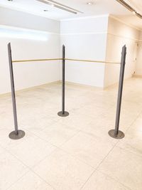 組み立て式真鍮ラック（15台） - シンサイカトースタジオ レンタルスペース　シンサイカトーショールーム　画廊の設備の写真