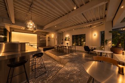 夜の雰囲気です - JOHR SOCIAL 撮影・イベント・パーティー対応のカフェスペース最大30名の室内の写真