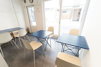 10～12名着席可能です。
カフェスタイルでの営業もOK！ - 本格キッチン付きレンタルスペース Lispace（リスペース）の室内の写真