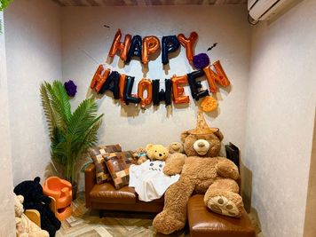 ハロウィングッズ設置中🎃 - Moff room🧸《下北沢店》 対面キッチンと広々室内で安心してママ会💐パーティーに最適な駅近の室内の写真