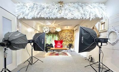 【西新宿1分】1部屋で4背景📷白ホリ/真紅ベルベット/漆喰壁/デザイナーズ家具/43㎡・更衣室・24時間OK - more新宿MI西新宿