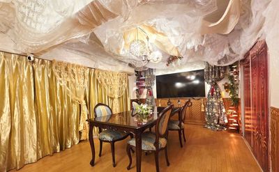 【西新宿1分】シャンデリア×アンティークの非日常空間✨70型大画面で推し活・誕生日会🎂最大12名・43㎡📷撮影用ライト有 - more新宿MI西新宿