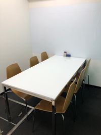 ベイシズ福岡・博多駅前貸会議室 A01（定員6名）会議室の室内の写真