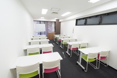 ベイシズ福岡・博多駅前貸会議室 A02（定員20名）会議室の室内の写真