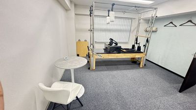 溜池山王駅から徒歩約2分。半個室で集中できるピラティス用レンタルスペース。 - RAVI Pilates & Beauty