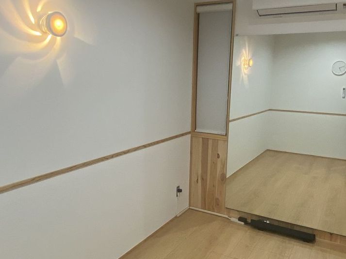 個室スタジオ2|暖色照明のある完全個室スタジオ - スタジオイチコロ